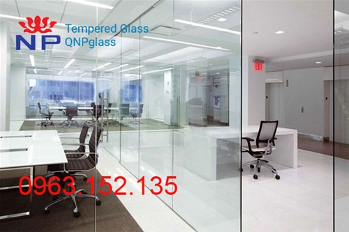 VÁCH KÍNH CƯỜNG LỰC PHỐ TRẦN PHÚ