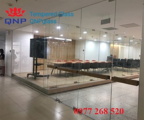 VÁCH KÍNH CƯỜNG LỰC PHỐ TRUNG KÍNH