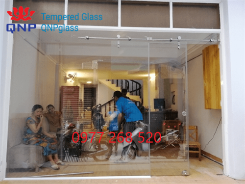 VÁCH KÍNH CƯỜNG LỰC PHÒNG KHÁCH