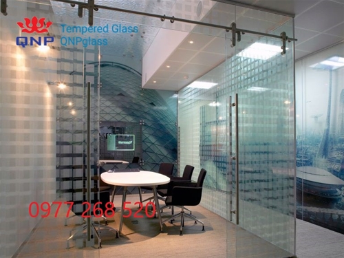 VÁCH KÍNH CƯỜNG LỰC PHỐ VŨ TÔNG PHAN