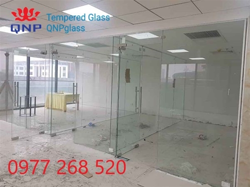 VÁCH KÍNH CƯỜNG LỰC PHỐ DUY TÂN