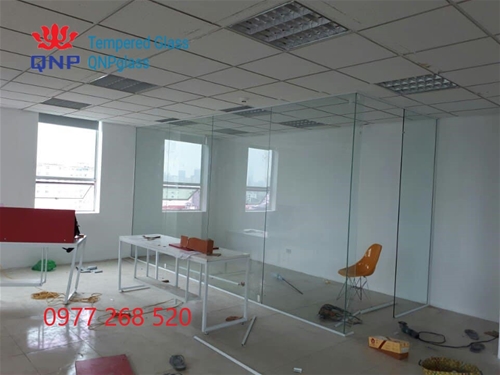 VÁCH KÍNH CƯỜNG LỰC PHỐ VĨNH HƯNG