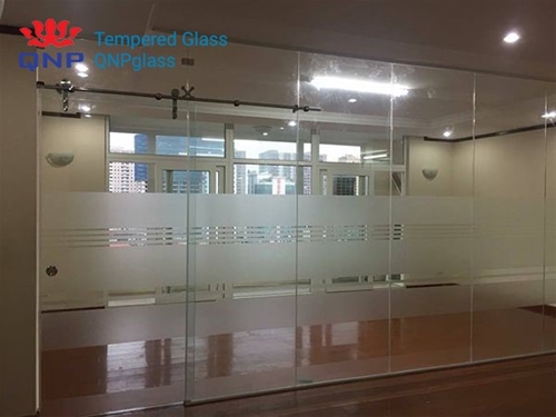 VÁCH KÍNH CƯỜNG LỰC PHỐ LẠC TRUNG