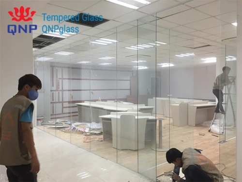 VÁCH KÍNH CƯỜNG LỰC PHỐ ĐẠI LA