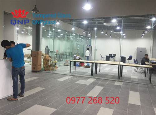 VÁCH KÍNH CƯỜNG LỰC PHỐ GIẢI PHÓNG