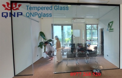 VÁCH KÍNH CƯỜNG LỰC PHỐ NGUYỄN CHÍ THANH