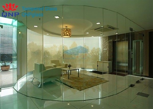 VÁCH KÍNH CƯỜNG LỰC PHỐ THỤY KHUÊ