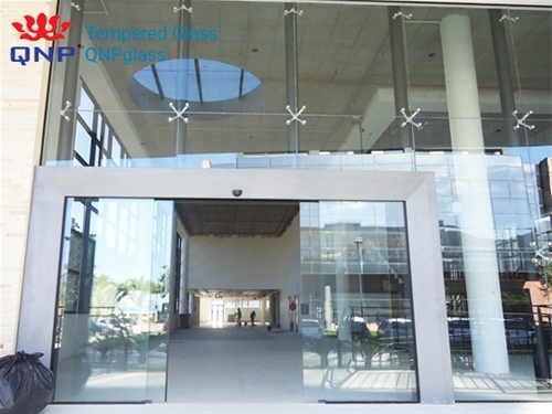 VÁCH KÍNH CƯỜNG LỰC PHỐ XÃ ĐÀN