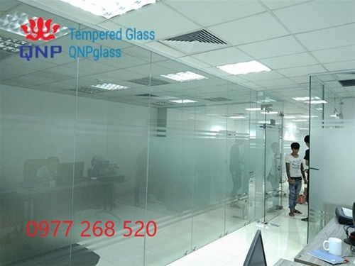 VÁCH KÍNH CƯỜNG LỰC PHỐ HUỲNH THÚC KHÁNG