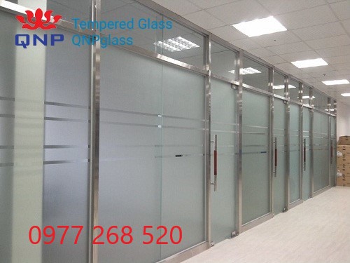 GIÁ VÁCH NGĂN KÍNH PHÒNG MÁY LẠNH