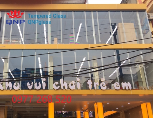 VÁCH KÍNH CƯỜNG LỰC PHỐ LÁNG HẠ