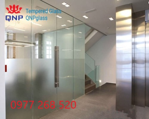 VÁCH KÍNH CƯỜNG LỰC PHỐ BÀ TRIỆU