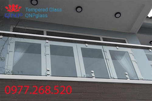 Lan Can Kính Ban Công Trụ Lùn Rỗng Bằng Inox 304
