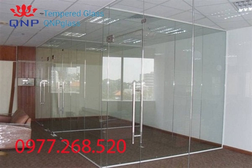 Vách Kính Cường Lực 12mm