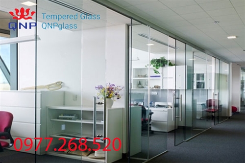Vách Kính Cường Lực 8mm