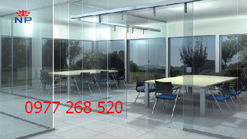 có nên sử dụng vách kính cường lực mặt tiền loại tốt