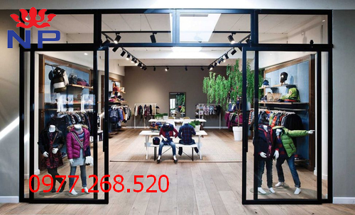 Ứng dụng của cửa kính cường lực showroom, shop