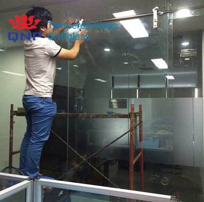 Cách nhận biết nơi phân phối kính cường lực, thi công kính cường lực