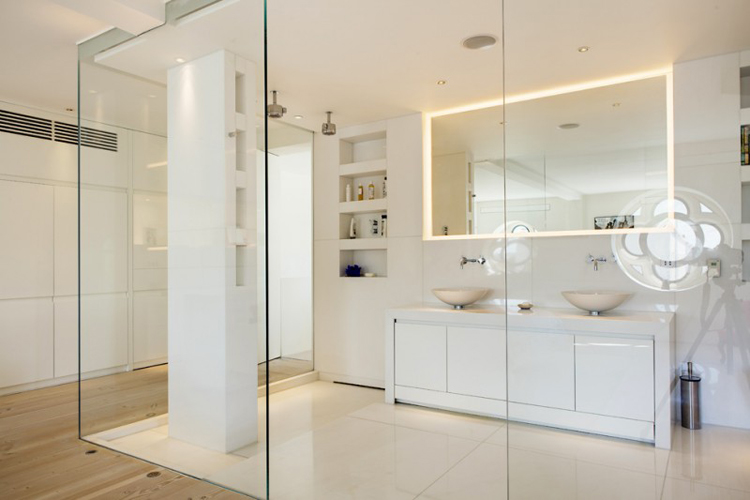 Vách kính tắm cường lực