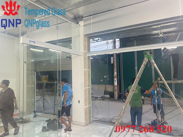 Thi công kính cường lực giá rẻ, Làm kính cường lực trọn gói, Cung cấp lắp đặt kính cường lực uy tín, Báo giá thi công kính cường lực chuyên nghiệp