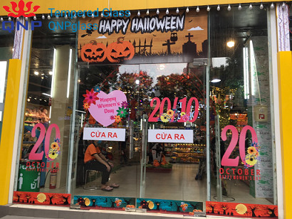 Sử dụng cửa kính cường lực chất lượng, Mẫu cửa kính cường lực