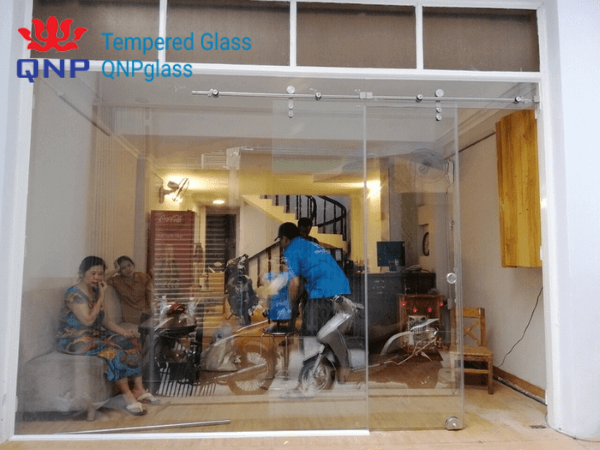 Cửa kính cường lực phòng khách những mẫu siêu đẹp, Cửa kính cường lực