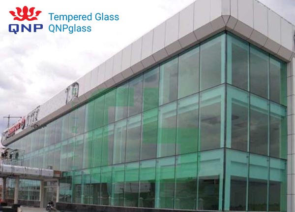 Phân phối vách kính cường lực nhà xưởng tại KCN Bình Xuyên, Vách kính cường lực