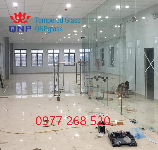 Vách ngăn kính cường lực, Vách ngăn kính văn phòng, Làm vách kính cường lực giá rẻ