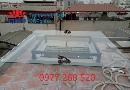Thi công lắp đặt mái kính cường lực