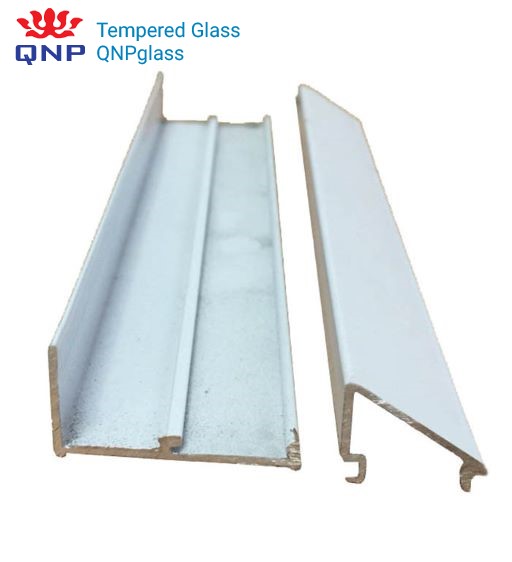 Nẹp chân kính cường lực có vai trò gì ? Kính cường lực hoàn thiện, nẹp chân kính cường lực