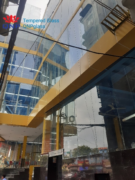 Thi công vách kính nhà sách Tiến Thọ 697 Giải Phóng