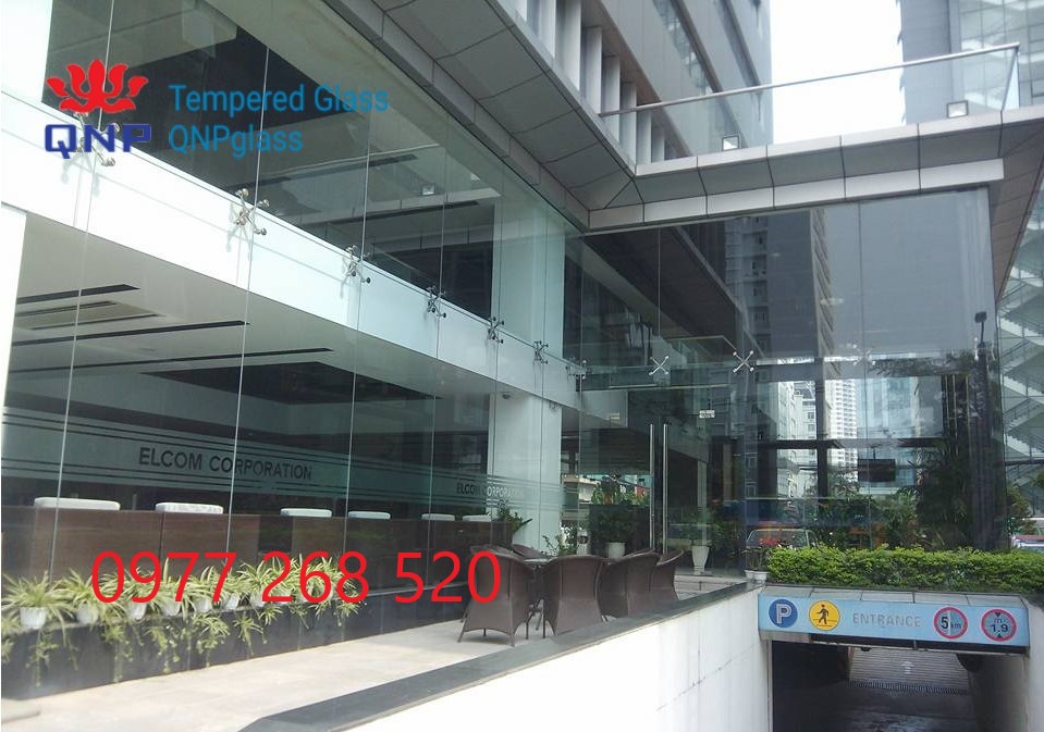 thi công vách kính cường lực uy tín