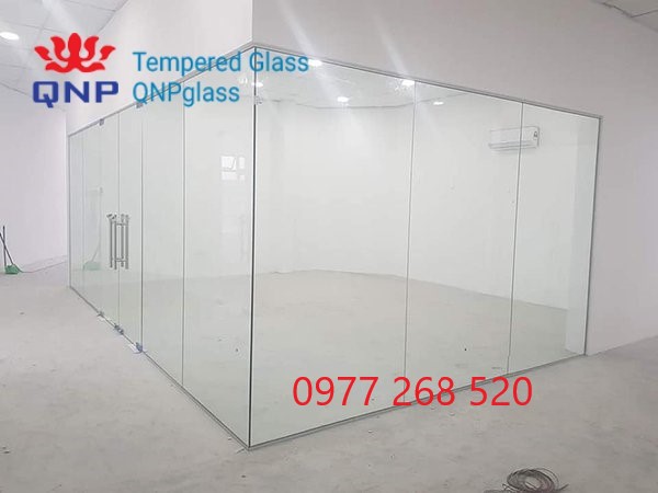thi công vách kính cường lực uy tín