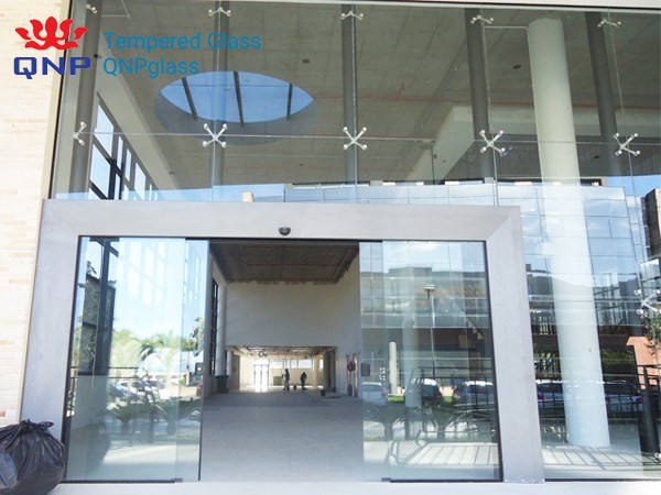 Vách kính cường lực nhà ở, Vách kính cường lực nhà dân, Vách kính cường lực nhà riêng, Vách kính cường lực nhà mặt tiền