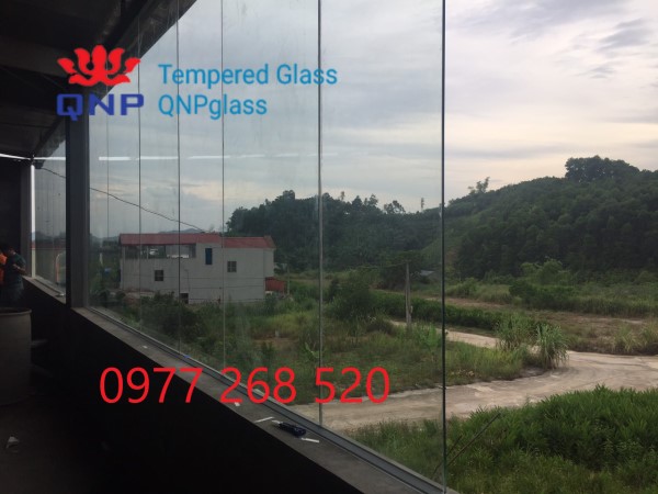 Vách kính cường lực mặt tiền đẹp nhất, Thi công vách kính cường lực cửa hàng, Đơn giá vách kính cường lực 2023