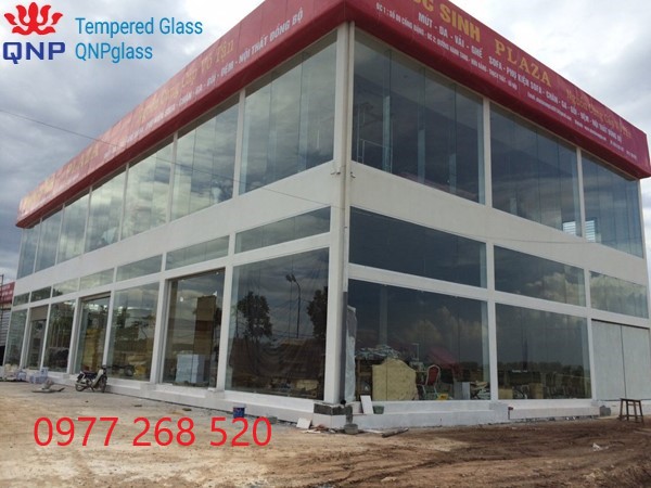 Thi công vách kính tại Long Biên