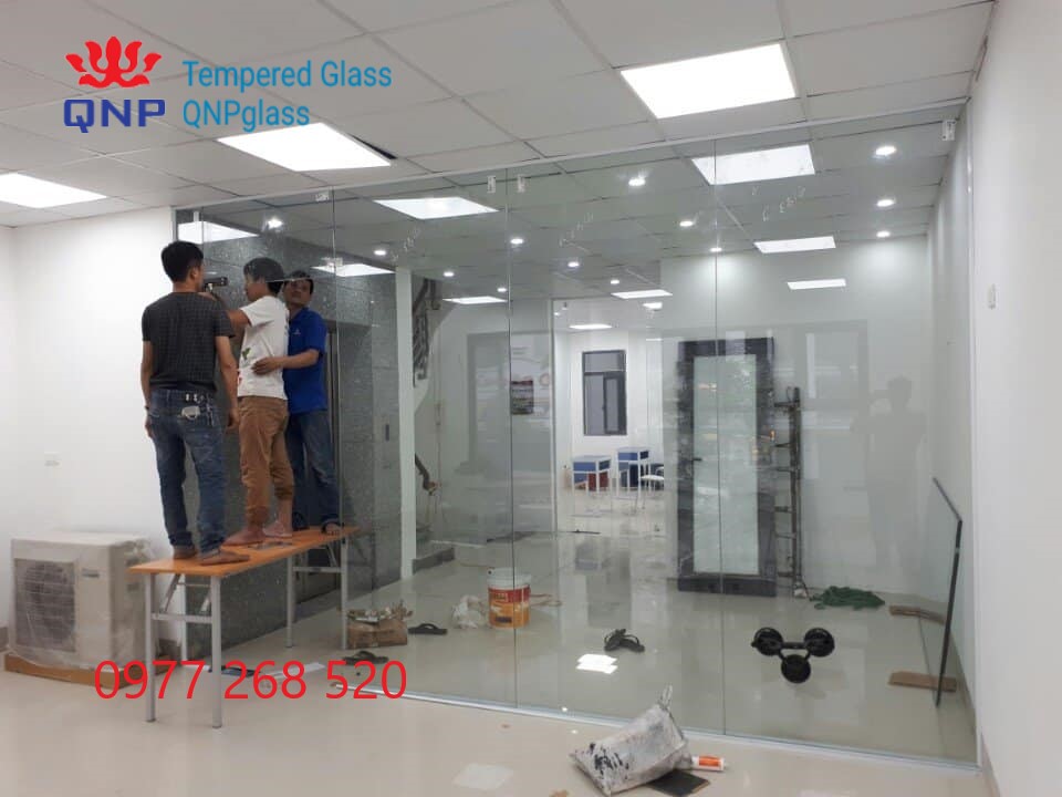 thi-cong-vach-ngan-kinh-cuong-luc