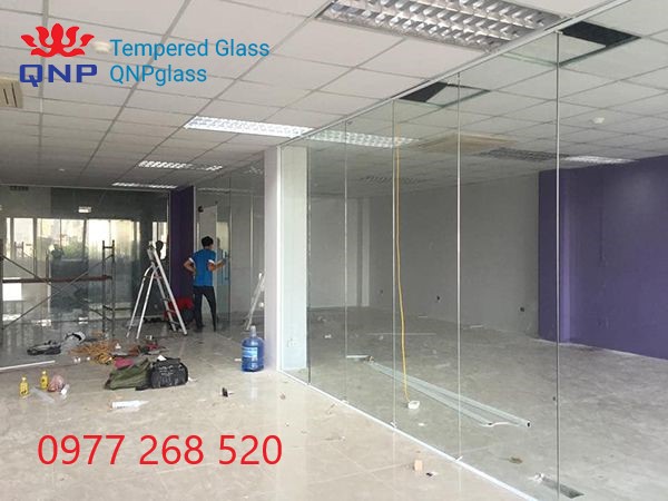 Lắp đặt cửa- vách kính cường lực tại Xuân Mai, Chương Mỹ Hà Nội ,vách kính cường lực