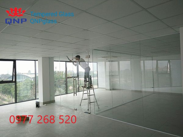 Chuyên thi công, lắp đặt  vách kính cường lực văn phòng tại Tố Hữu, Hà Nội