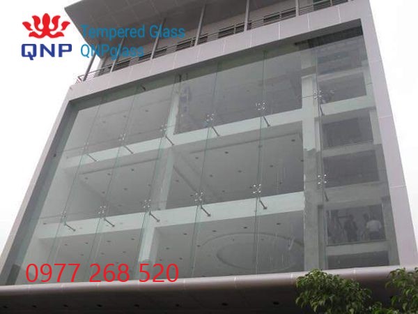  vách mặt dựng kính cường lực showroom, thi công vách mặt dựng kính cường lực, báo giá vách mặt dựng kính cường lực