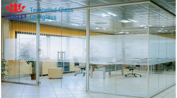 Cung cấp, hỗ trợ giải pháp thi công vách kính cường lực uy tín huyện Hoài Đức, kính cường lực