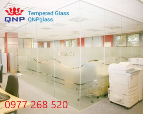 Làm vách kính cường lực văn phòng đẹp không tì vết tại Daeha Business Center Kim Mã, nhận làm vách kính cường lực