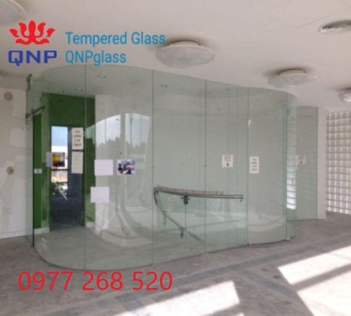 Liên hệ thi công vách kính cường lực chất lượng ở đâu ? Vách kính cường lực