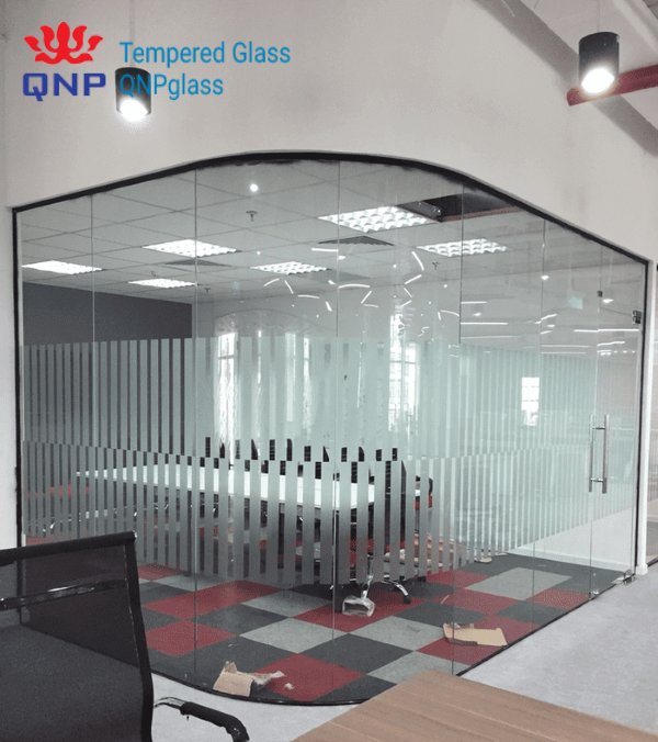 Thi công vách kính cường lực văn phòng đẹp nhất tại Cụm tiểu thủ công nghiệp Cầu Giấy ,kính cường lực cho văn phòng