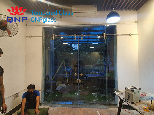  Làm cửa kính cường lực lùa treo 2 cánh đẹp nhà chị Huyền, cửa kính cường lực chất