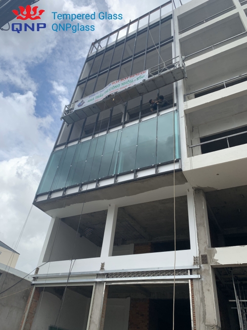 Vách kính nhà xưởng giá rẻ