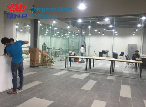 Lắp đặt vách kính nhà xưởng