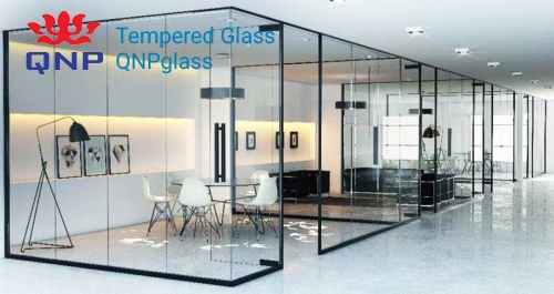 Vách kính showroom giá rẻ