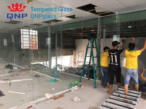 Thi công vách kính nhà xưởng 1