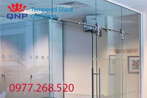 vách ngăn kính văn phòng 1